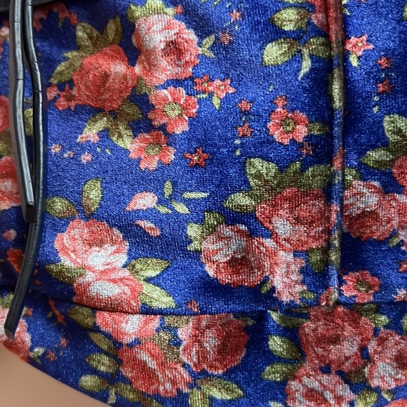 Floral Velvet Like Backpack - Picture 5 of 15